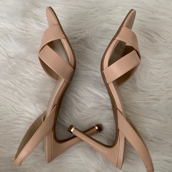 Kenneth Cole Reaction Tan Heels - Picture 7 of 10